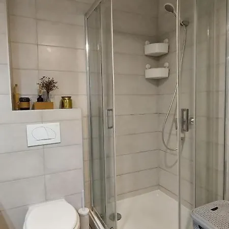 Apartman Karlo * Πούλα